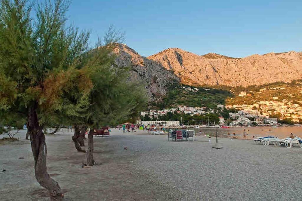 Sara Apartment Punta Omis Near Sandy Beach Eksteriør billede